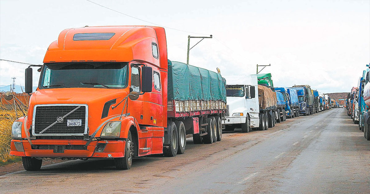 Transporte internacional está detenido en la frontera con Perú.
