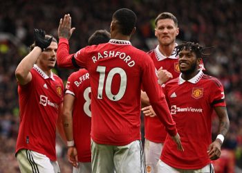 Manchester United más cerca de volver a la Champions tras golear al Leicester
