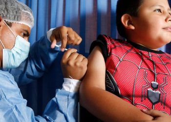 A poco del inicio de clases, la vacunación de niños y adolescentes no repunta