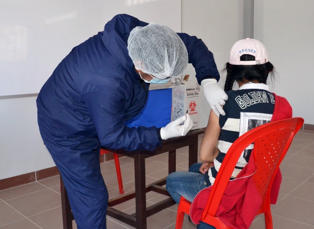 Menos del 50% de los estudiantes de El Alto reforzó su vacunación contra el COVID-19