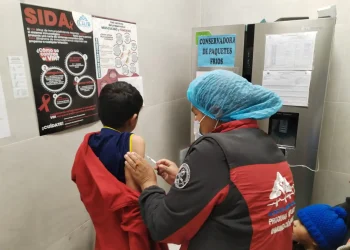 Al menos 40 personas por día se vacunan en la Terminal de El Alto