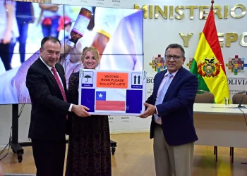 Bolivia recibe de Chile lote de 50.000 dosis contra el sarampión