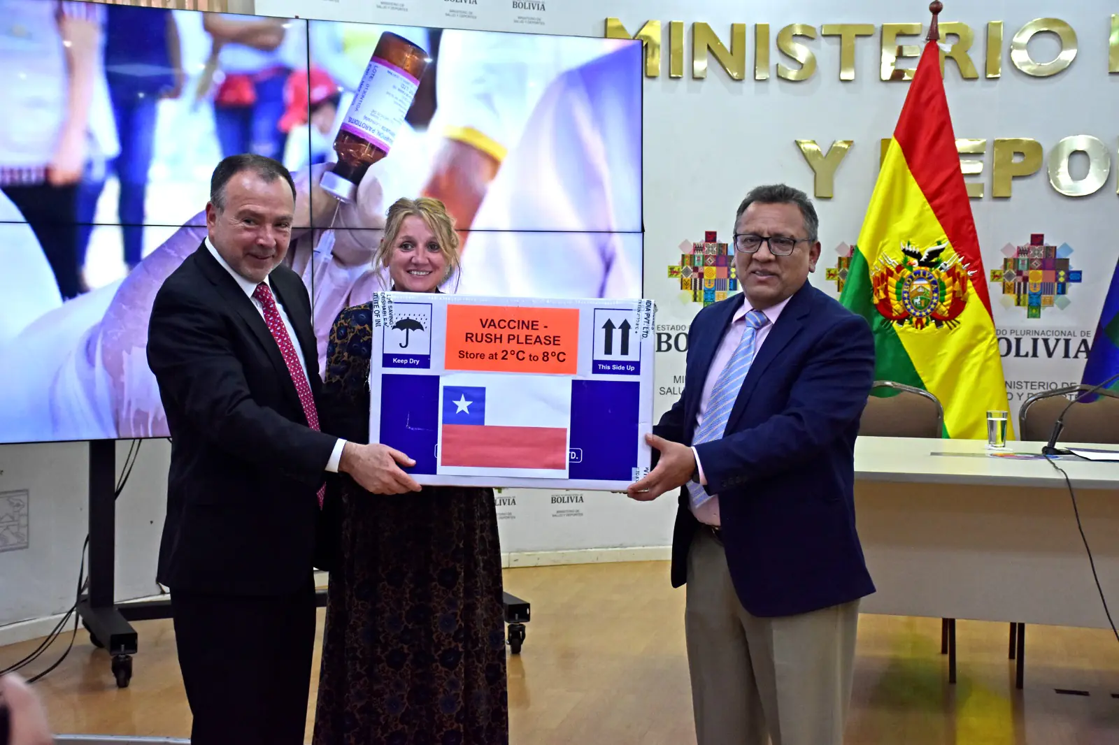 Bolivia recibe de Chile lote de 50.000 dosis contra el sarampión