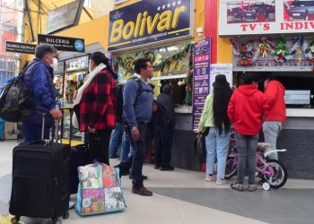 En La Paz y El Alto se restablecen las salidas de buses a Santa Cruz