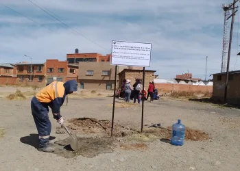 Ferroviaria Andina frena avasallamientos en predios de Viacha