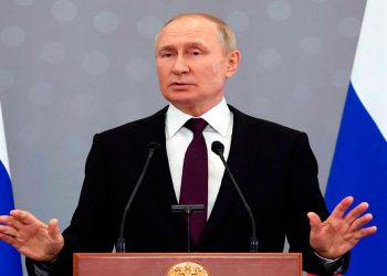 AI: Orden de arresto contra Putin es señal de que se juzga a criminales.