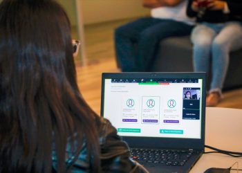 Cuatro pasos para realizar una transacción bancaria por Zoom en poco tiempo