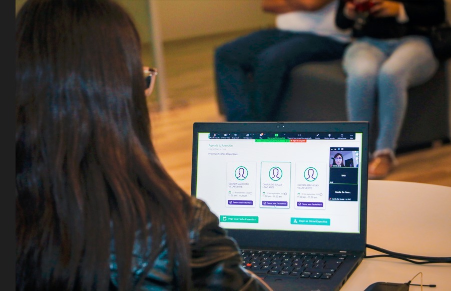 Cuatro pasos para realizar una transacción bancaria por Zoom en poco tiempo