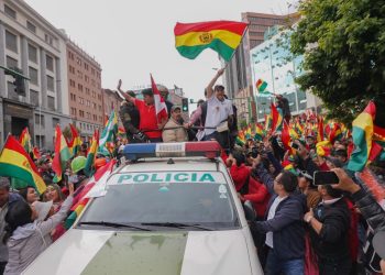 Camacho llegó a La Paz en 2019 y recorrió las calles custodiado por la Policía. Foto: APG.