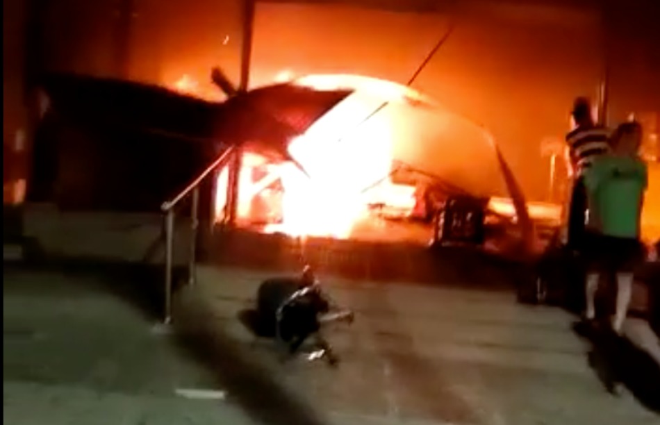 Muere un tunecino tras prenderse fuego después de perder su trabajo.
