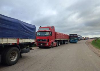 Se confirma cinco puntos de bloqueo en Santa Cruz en apoyo a Camacho