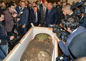 EEUU devuelve a Egipto un sarcófago robado.