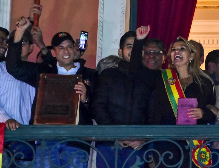 En 2019, Camacho estuvo en La Paz cuando Áñez asumió el mando del país. Foto: APG.