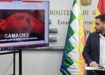 El Ministro de Gobierno en conferencia de prensa. Foto: Roberto Guzmán.