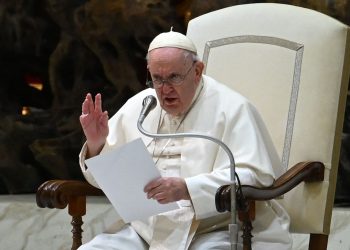 El Papa se reúne en privado en el Vaticano con el cardenal Zen de Hong Kong.