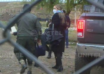 La esposa de Camacho cuando ingresó al penal paceño. Foto: Unitel.