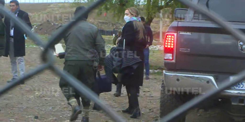 La esposa de Camacho cuando ingresó al penal paceño. Foto: Unitel.
