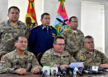 El alto mando militar 'sugirió' a Evo Morales dimitir a la presidencia del Estado. Foto: APG.