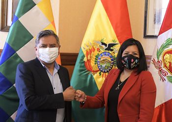 La entonces embajadora con el canciller Mayta. Foto: Andina.