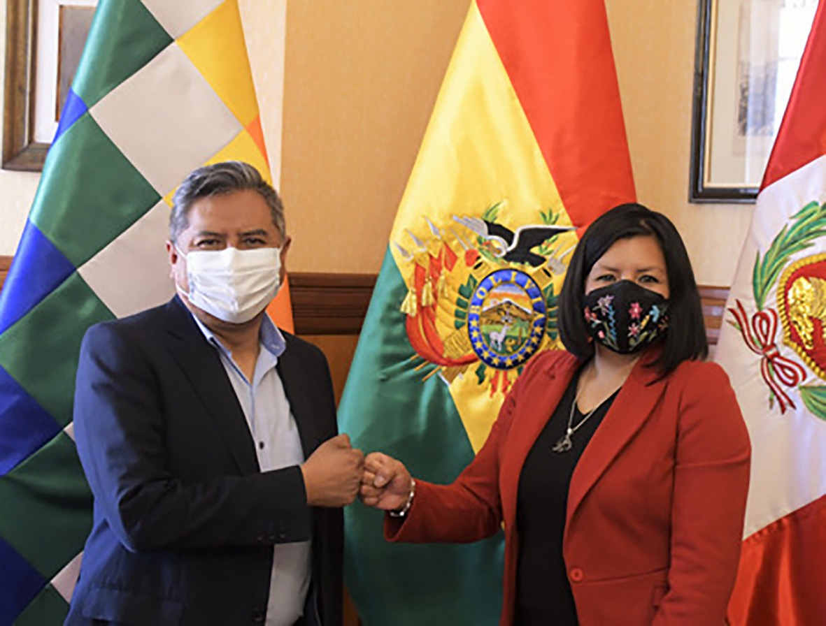 La entonces embajadora con el canciller Mayta. Foto: Andina.