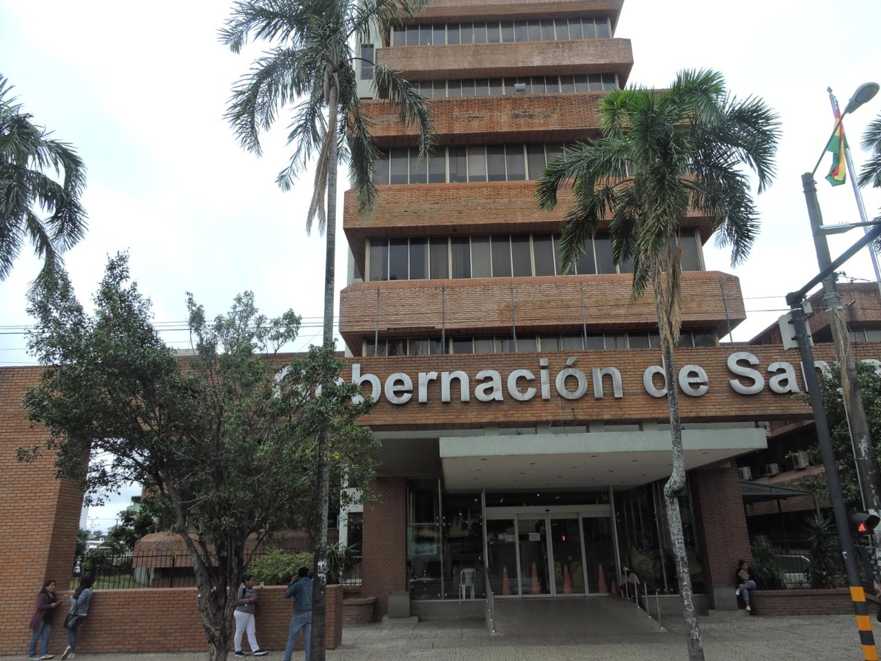 Guaraníes dan plazo de 72 horas para la sucesión de Camacho en la Gobernación