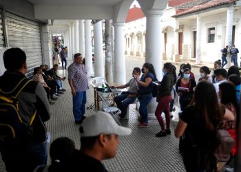 Diputada Choque pide a Educación que exija informe sobre las 10 resoluciones de la UGRM