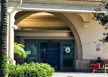 Bolsonaro es hospitalizado en Florida por fuertes dolores abdominales.