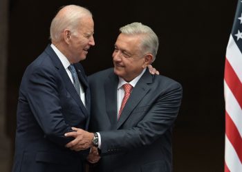 Presidente mexicano llama a Biden a poner fin a 'desdén' de EEUU.
