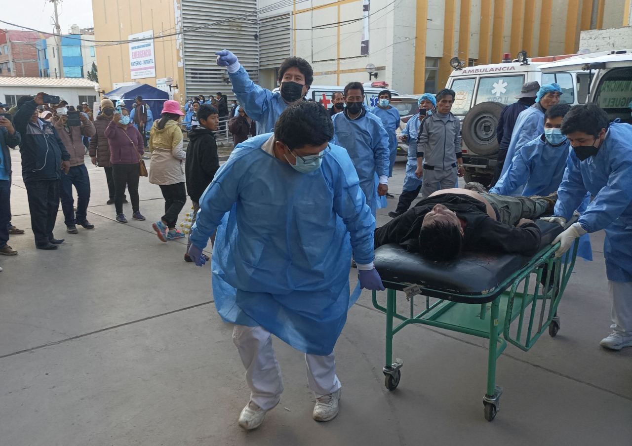 Doce muertos tras choques entre manifestantes y antimotines en Perú.