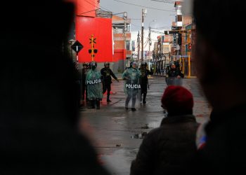 Gobierno de Perú decreta toque de queda en Puno para frenar protestas.