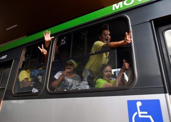 Policía libera a cientos de simpatizantes de Bolsonaro.