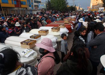 Fiscalía de Perú confirma una investigación por genocidio a Boluarte.
