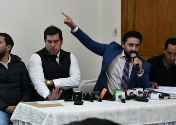 Los abogados de Camacho durante una conferencia de prensa. Foto: APG.