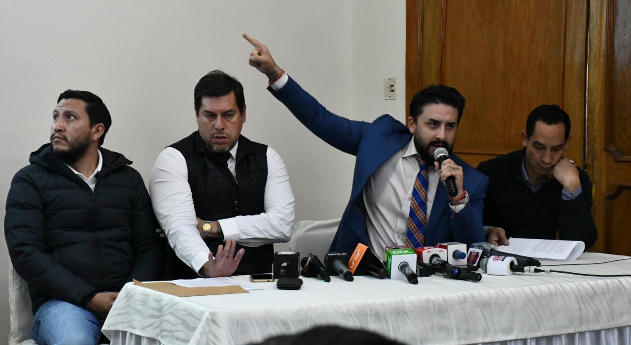 Los abogados de Camacho durante una conferencia de prensa. Foto: APG.