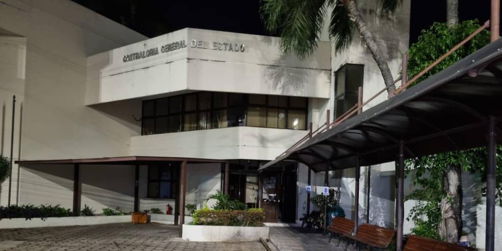 Edificio de la Contraloría en Santa Cruz permanece con resguardo policial