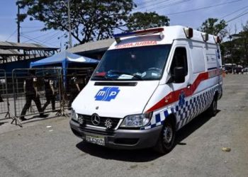 Enfrentamiento a bala dentro de un hospital deja un muerto en Ecuador.