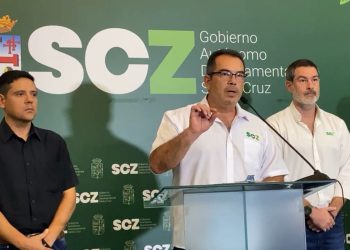 Autoridades de la gobernación cruceña brindaron hoy una conferencia de prensa. Foto: Gobernación Santa Cruz.
