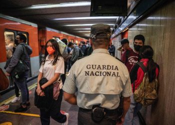 Detienen a hombre acusado de disparar contra periodista mexicano.