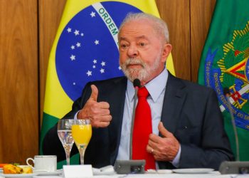 Lula dice que tuvo que gobernar por la incompetencia de Bolsonaro.