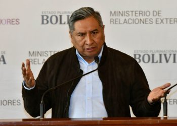 El canciller Mayta durante la conferencia de prensa. Foto: APG.
