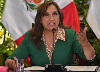 Boluarte se reúne con líderes religiosos en aras de promover la paz social.