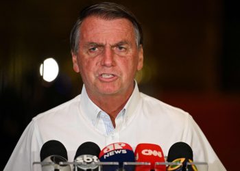 Bolsonaro 'lamenta' el asalto a los poderes por parte de sus simpatizantes.