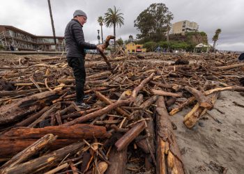 Biden visitará California para evaluar los daños por las tormentas.