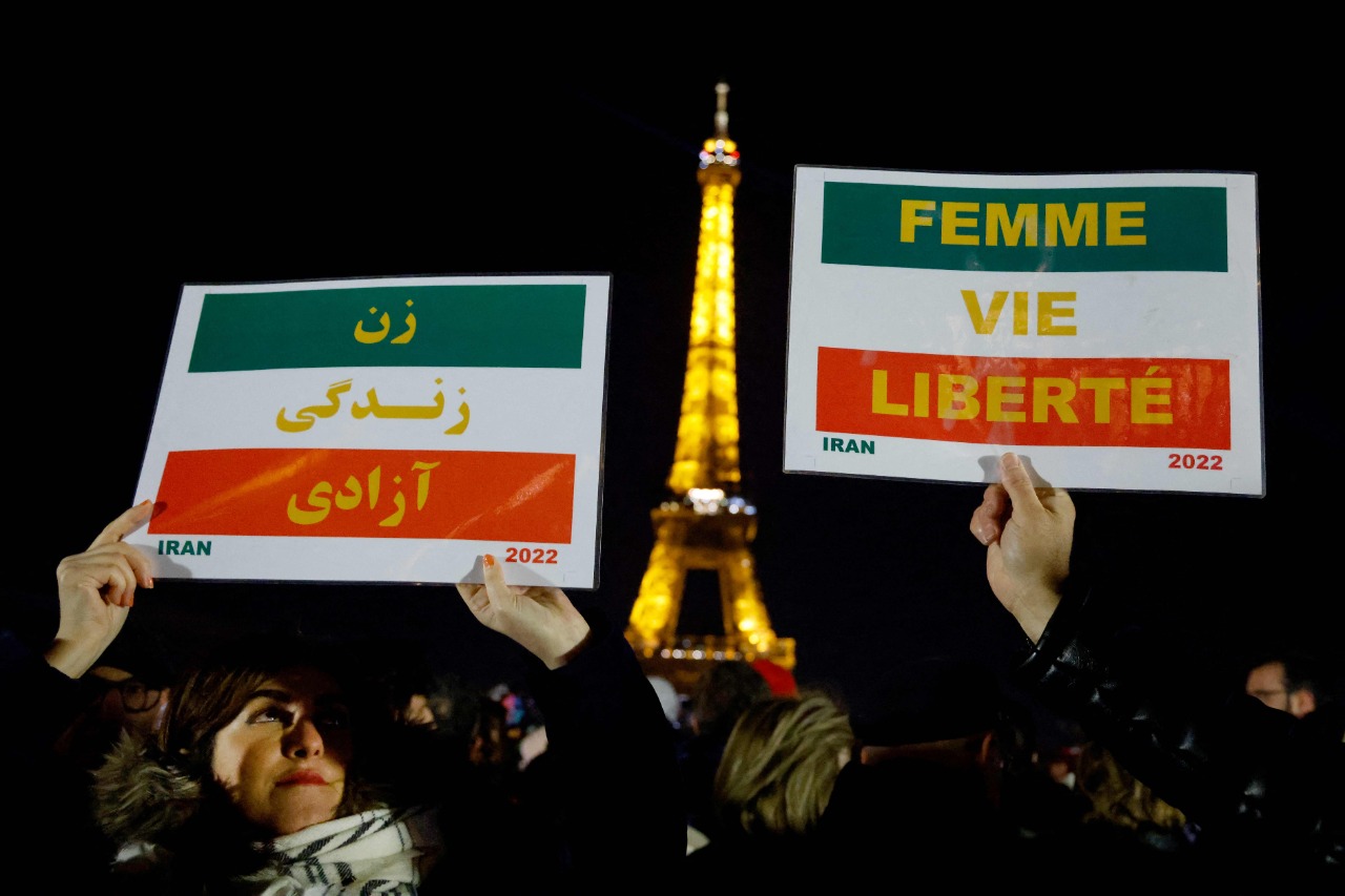 Miles de personas se manifiestan en la ciudad francesa de Estrasburgo.