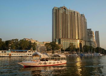Crisis económica de Egipto golpea a los pobres y asfixia a la clase media.
