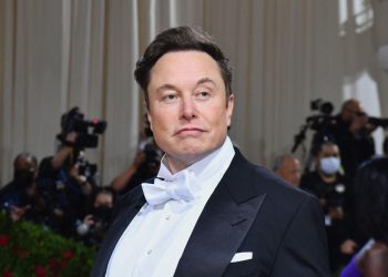 Musk acude a juicio por una demanda por un tuit que publicó en 2018.Musk OpenAI