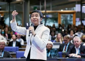 El tribunal fiscal de Filipinas absuelve a la periodista Maria Ressa.