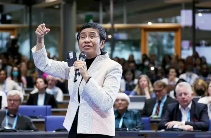 El tribunal fiscal de Filipinas absuelve a la periodista Maria Ressa.