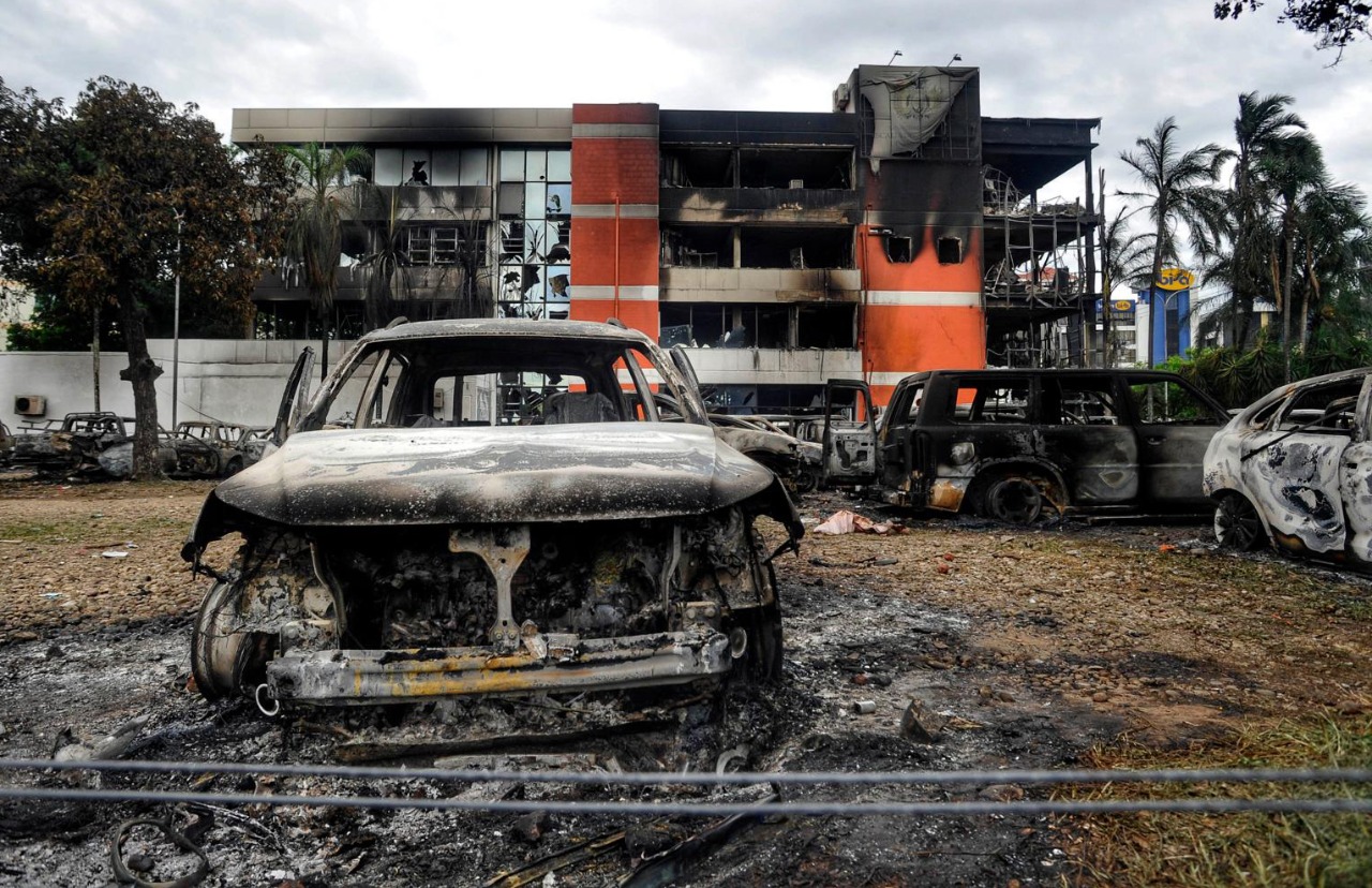 Inmuebles públicos y privados fueron afectados durante las movilizaciones en Santa Cruz. Foto: APG.