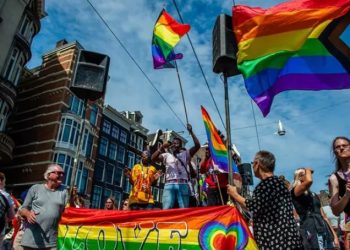 Países Bajos prohíbe en su Constitución la discriminación por orientación sexual y discapacidad.